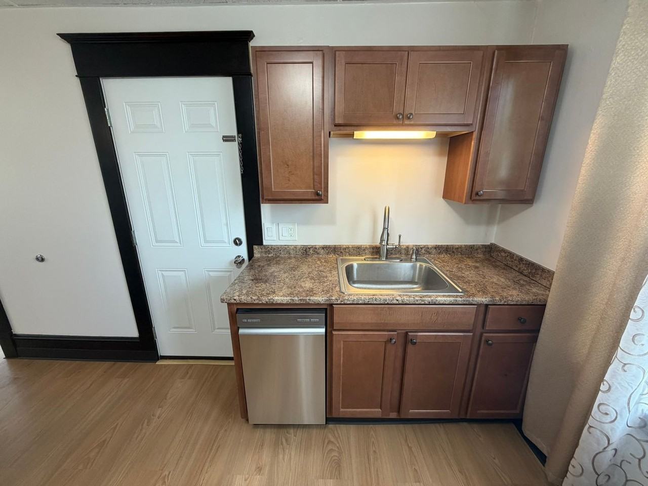 37 Beauregard St - Photo 4 of 27