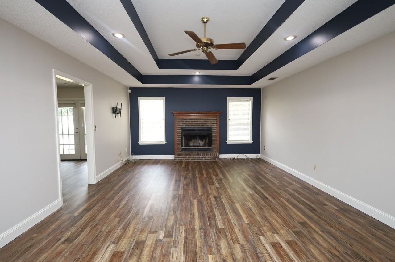326 Jennifer Cir - Photo 3 of 12