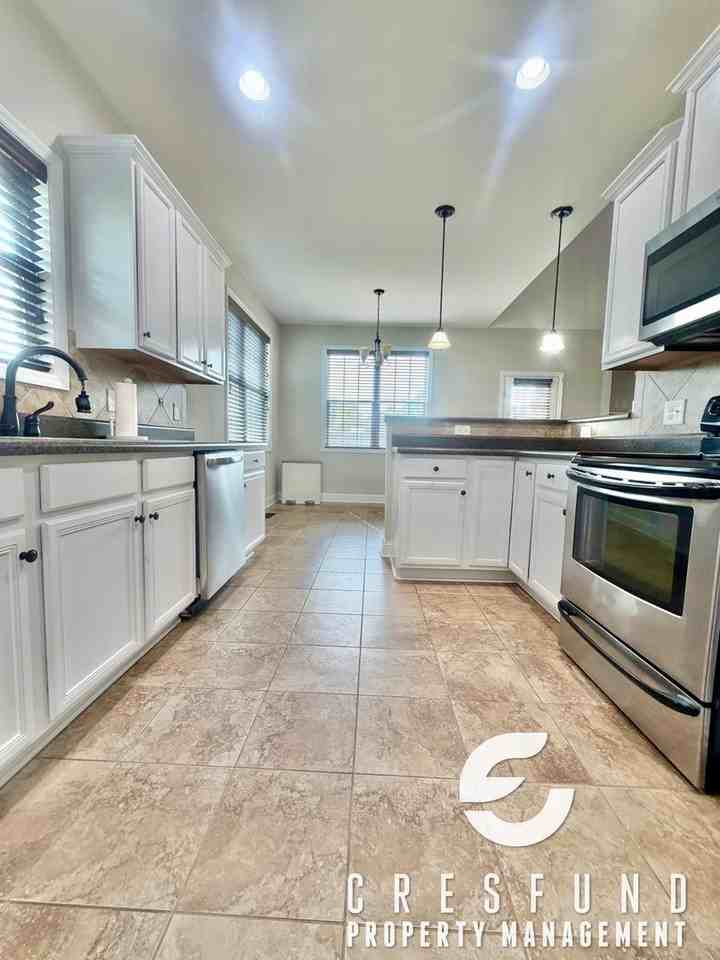 220 Asheford Way - Photo 3 of 23