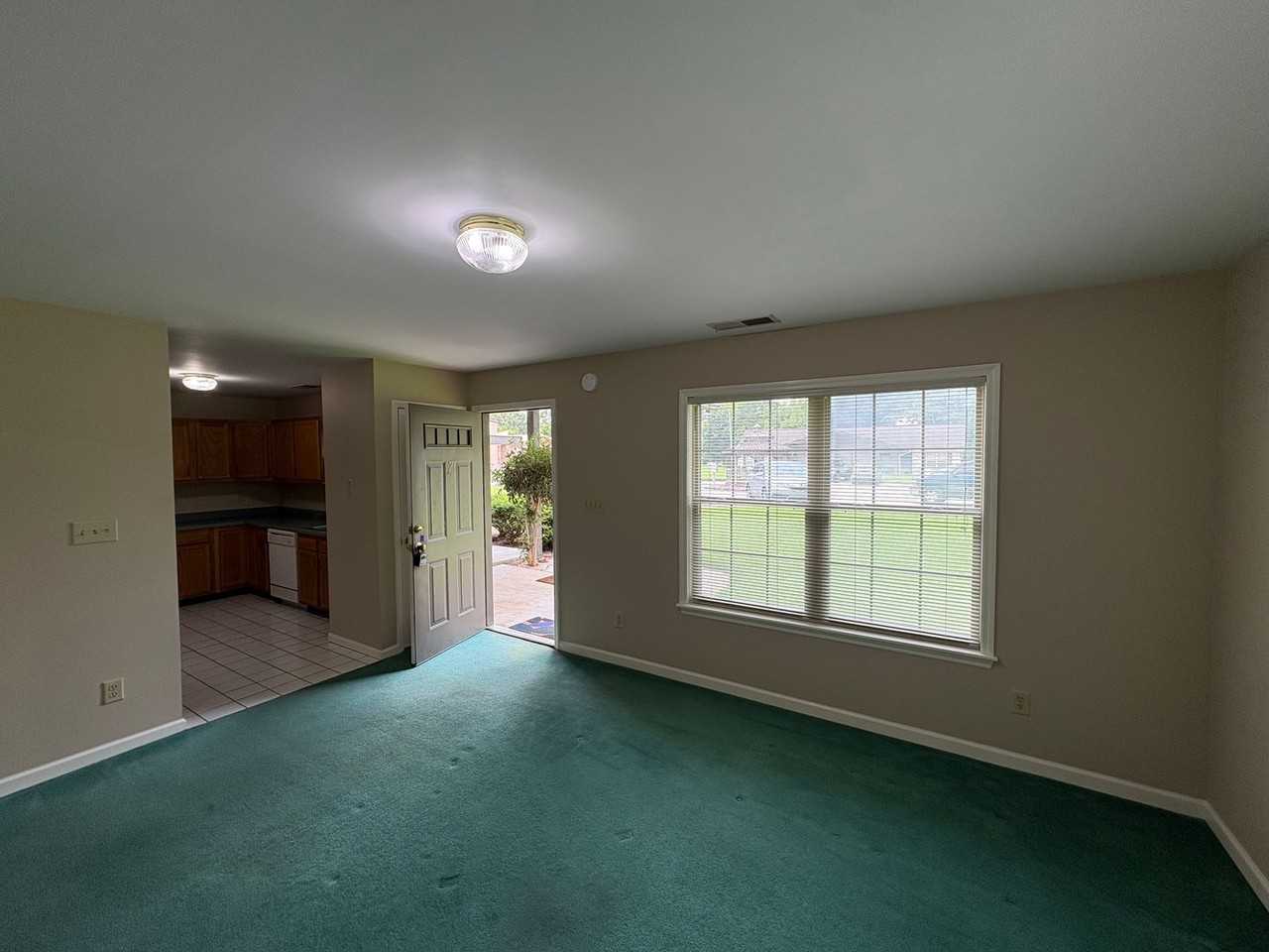 108 Meyer St - Photo 2 of 12
