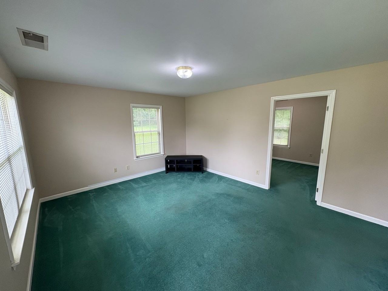 108 Meyer St - Photo 3 of 12