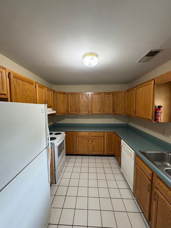 108 Meyer St - Photo 4 of 12