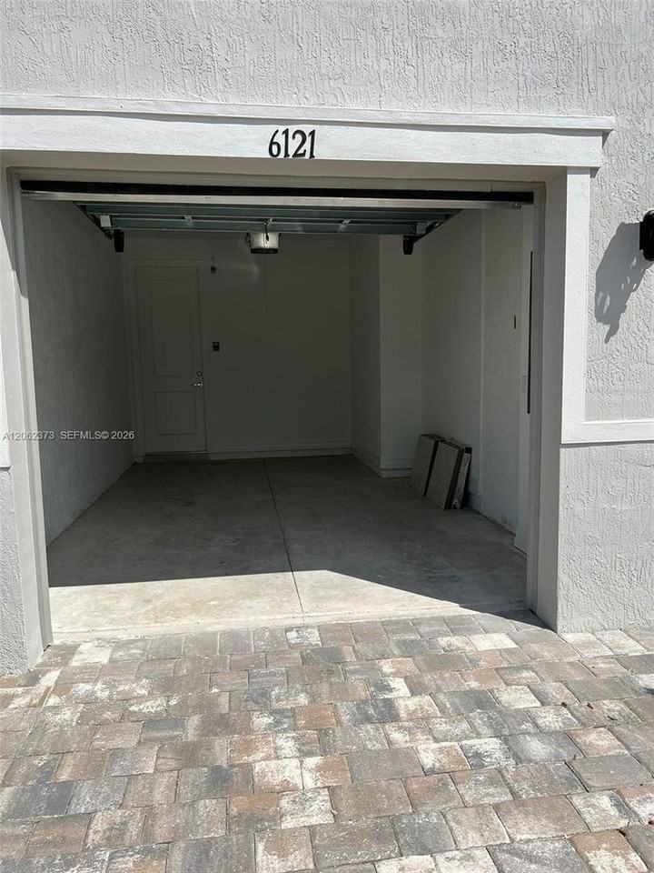 6121 6121 Rancho Lane 6121 - Photo 7 of 10
