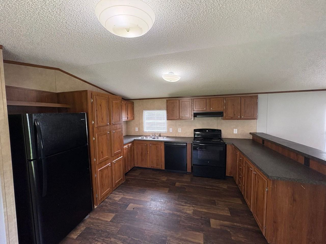 70 Henderson Rd - Photo 4 of 12