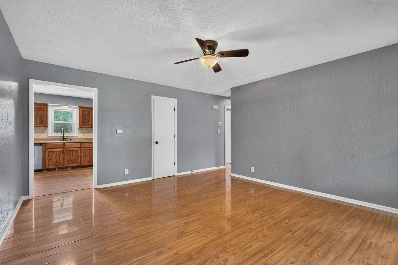 2724 N Franklin Ave - Photo 3 of 22