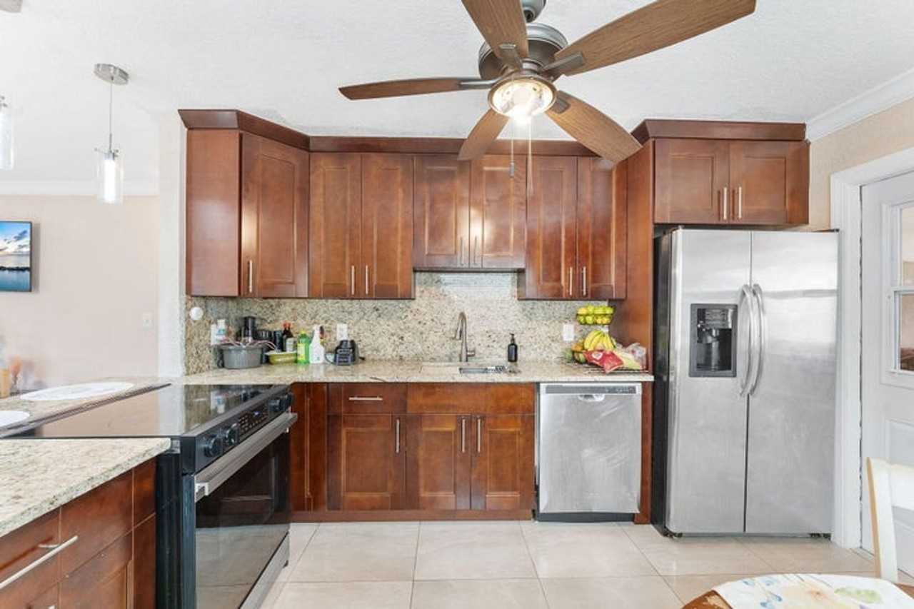 4830 Alberta Ave - Photo 2 of 15