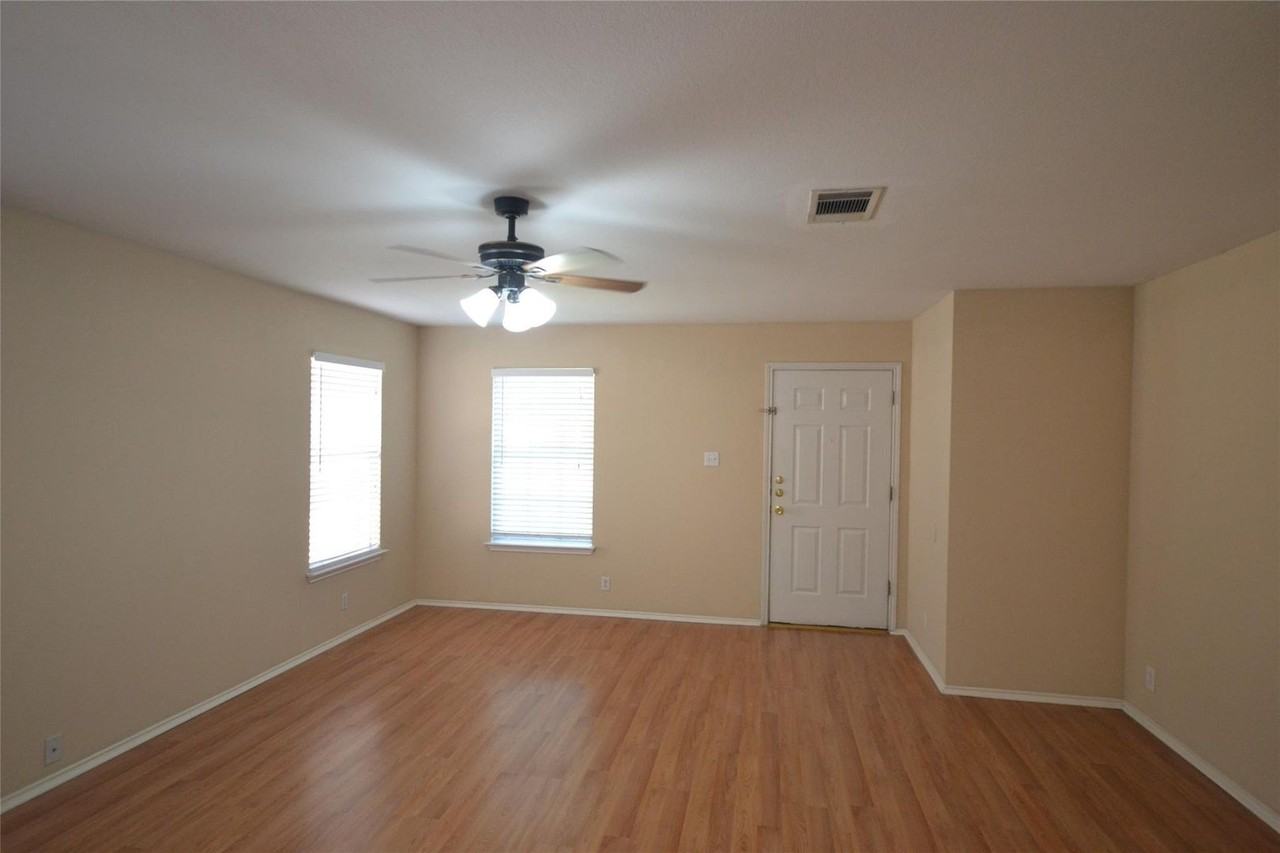 200 Lombard Dr - Photo 6 of 18