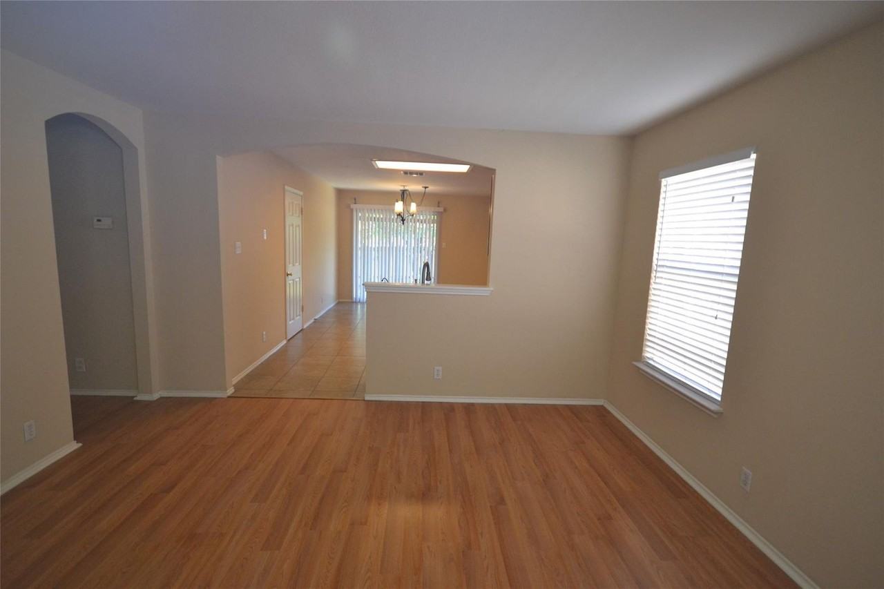 200 Lombard Dr - Photo 7 of 18