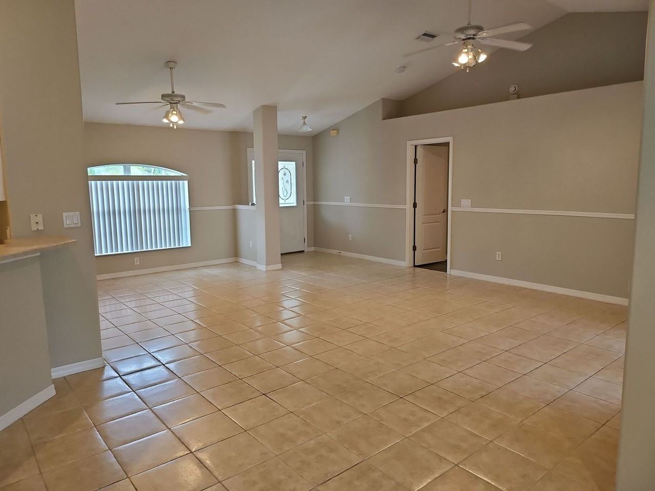 124 Foxhall Ln - Photo 3 of 21