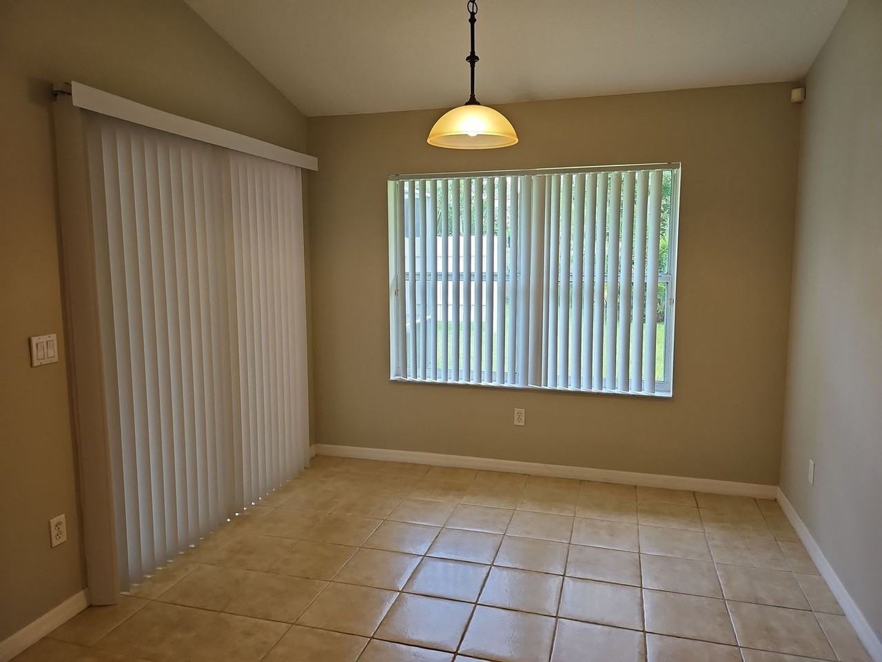 124 Foxhall Ln - Photo 5 of 21