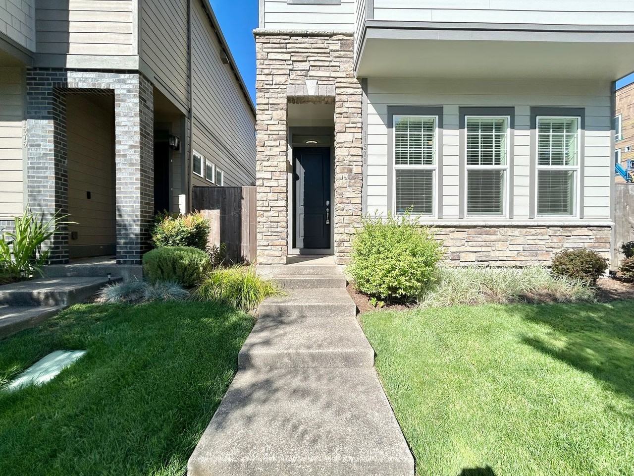 11571 Sw Barber St - Photo 2 of 50