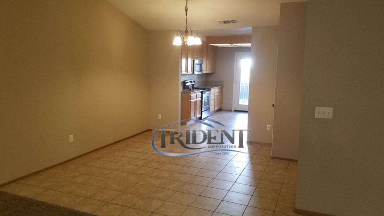 1019 Arbor Dr - Photo 4 of 17
