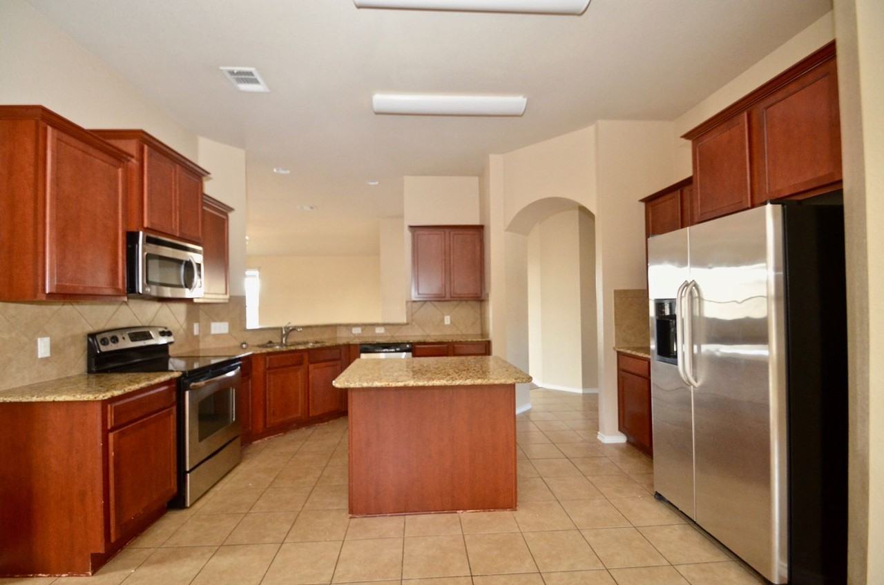 7300 Golden Oak Ln - Photo 4 of 20
