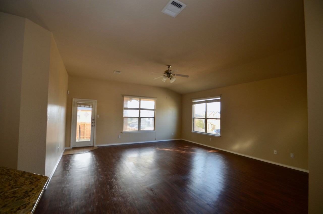 7300 Golden Oak Ln - Photo 6 of 20