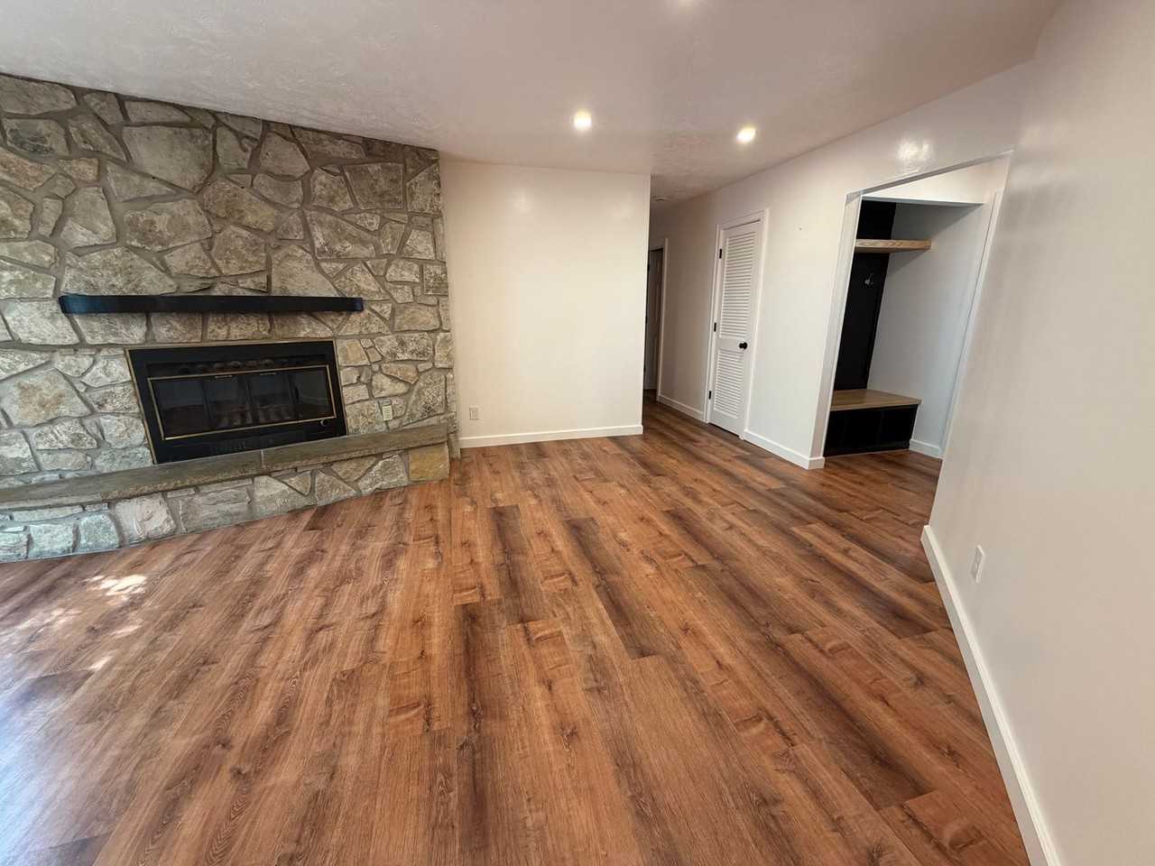 2421 Brook Ln - Photo 5 of 18