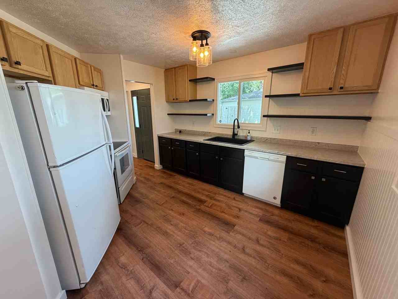 2421 Brook Ln - Photo 6 of 18