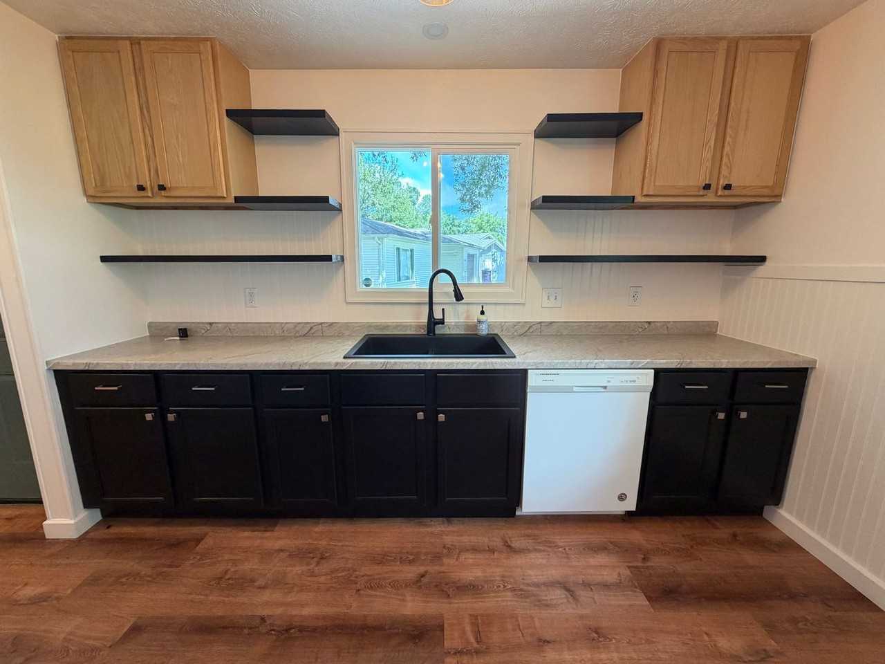 2421 Brook Ln - Photo 7 of 18