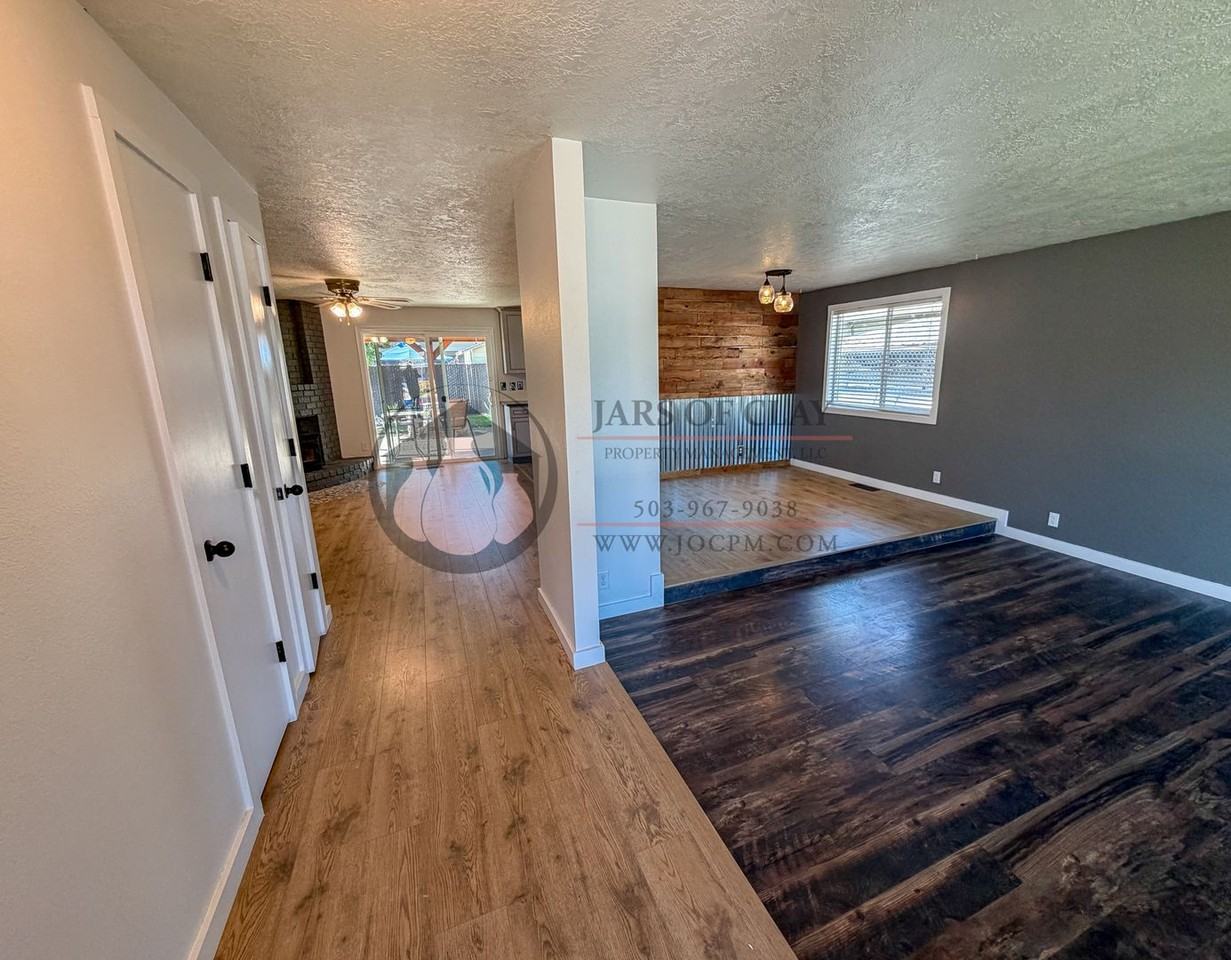 3862 Doloris Ct Ne - Photo 2 of 20