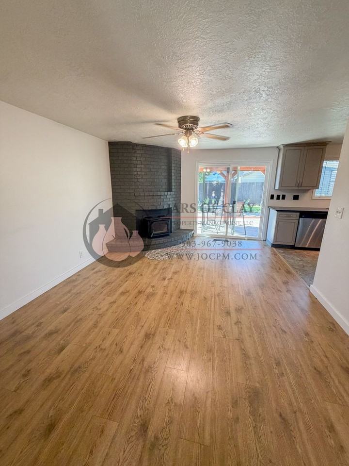 3862 Doloris Ct Ne - Photo 5 of 20