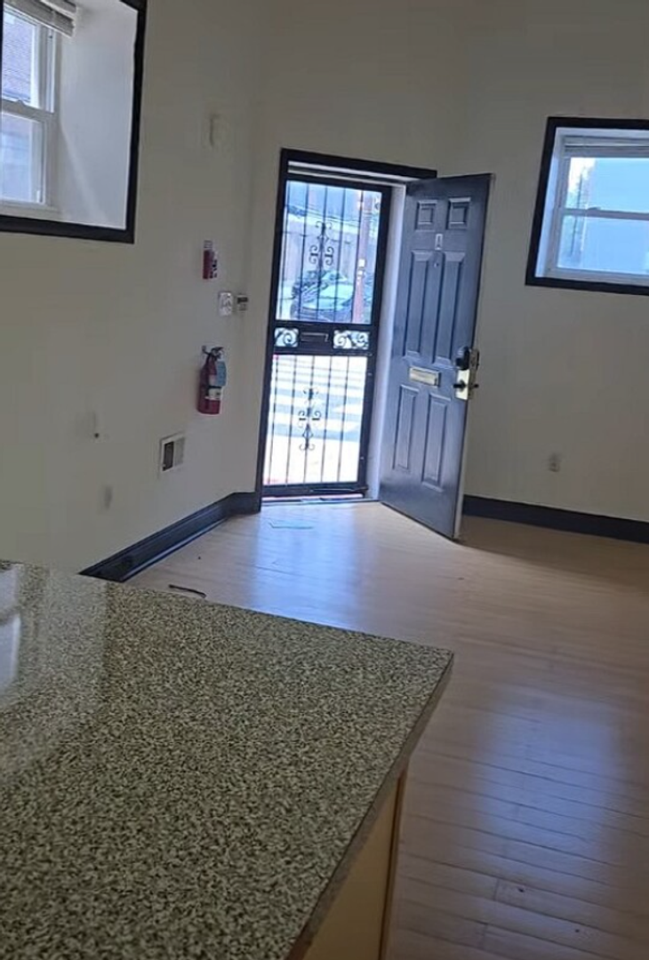 641 N 15th St - Photo 3 of 10