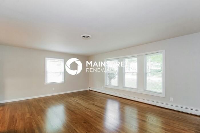 501 Florham Dr - Photo 5 of 17