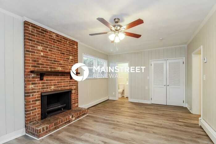 501 Florham Dr - Photo 6 of 17