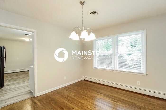 501 Florham Dr - Photo 7 of 17