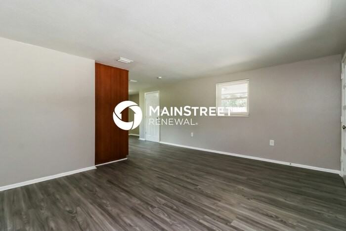 8912 Hervel Cir - Photo 5 of 16