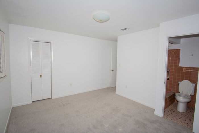 601 Shady Lane Dr - Photo 4 of 20