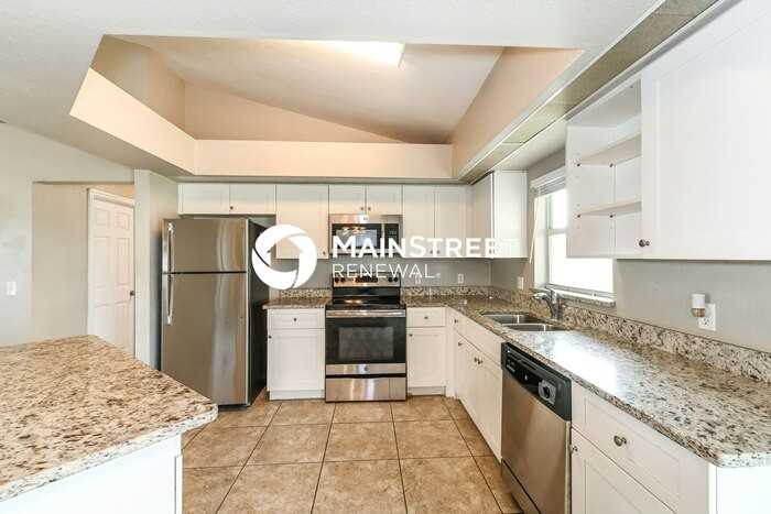 1804 Nw 18th St - Photo 7 of 13