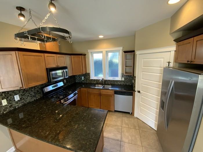 3222 S D St #C - Photo 5 of 19