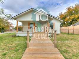 featured image of 303 E Frank St