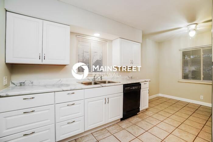 3050 Norwood St - Photo 7 of 16