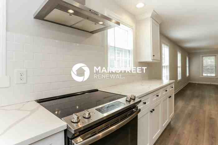 1252 Portland Ave Se - Photo 6 of 17