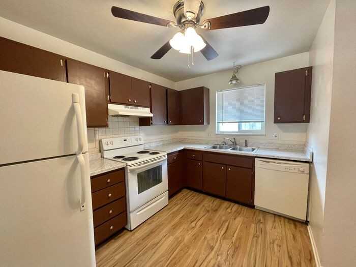 1714 E 16th St - Photo 5 of 16