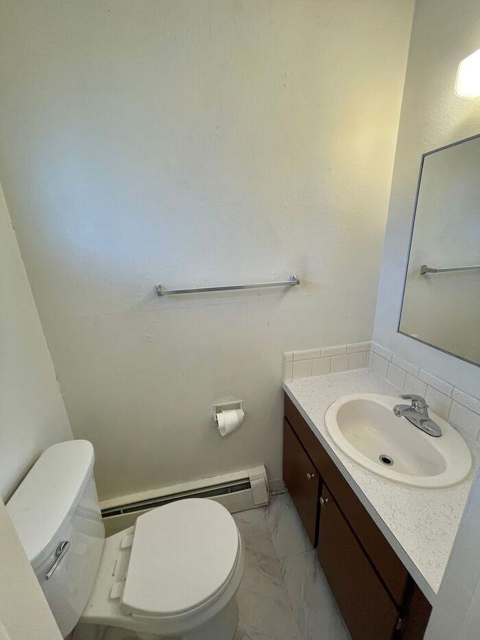 1714 E 16th St - Photo 6 of 16