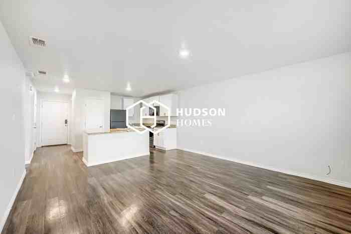712 W 19th St - Photo 4 of 14