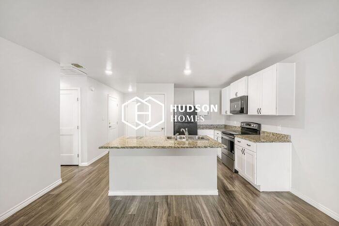 712 W 19th St - Photo 5 of 14