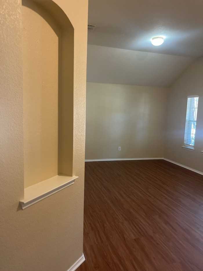 1513 Kingfisher Dr - Photo 3 of 17
