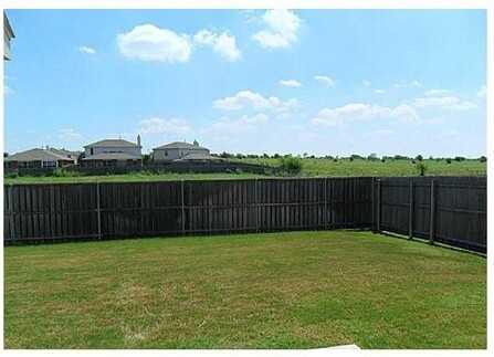 1513 Kingfisher Dr - Photo 4 of 17