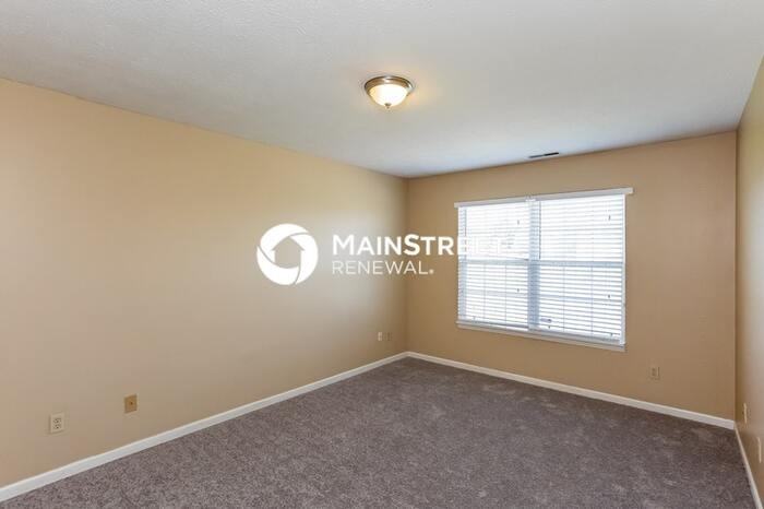 11204 Autumn Creek Ct - Photo 5 of 16