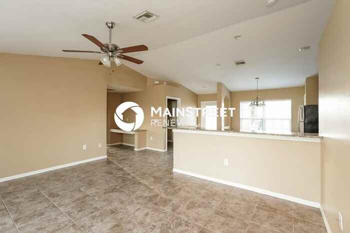 425 Ne 15th Ter - Photo 3 of 16