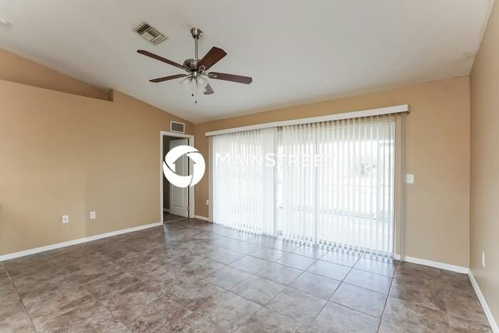 425 Ne 15th Ter - Photo 4 of 16