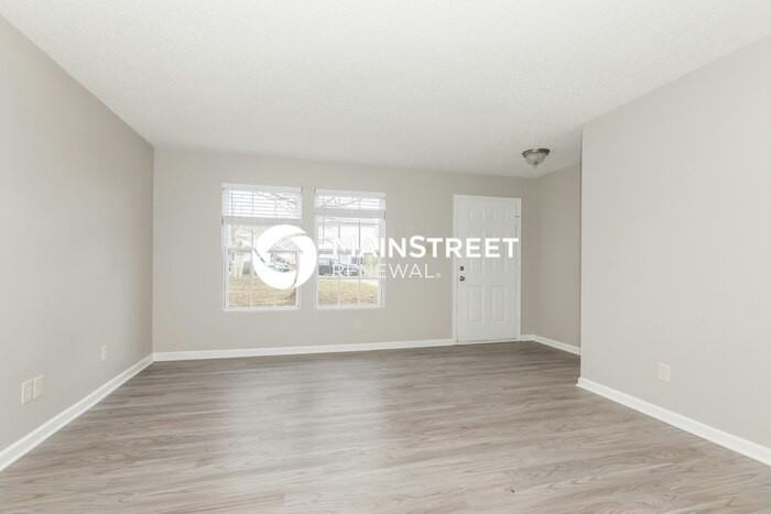 7050 Sycamore Grove Ct - Photo 2 of 17