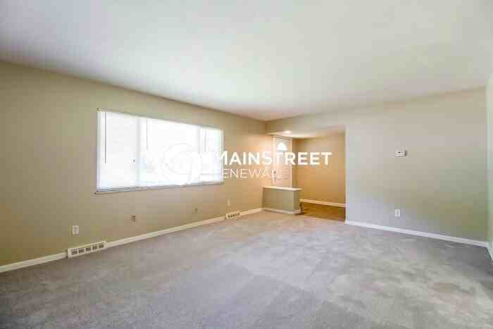 1387 Bosworth Ct - Photo 4 of 17