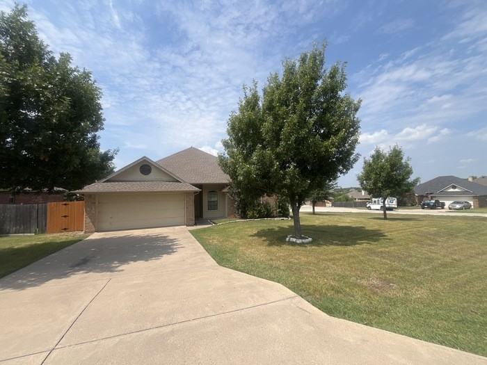 1005 Winding Rd - Photo 2 of 26