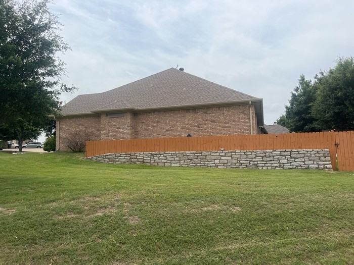 1005 Winding Rd - Photo 4 of 26