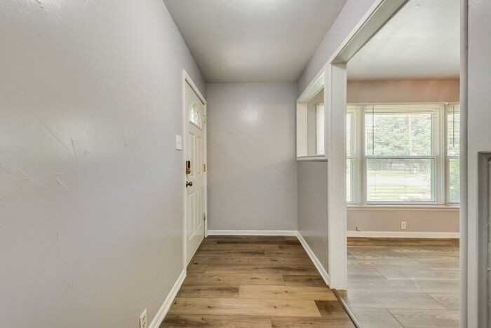 1014 W Belden St - Photo 4 of 18