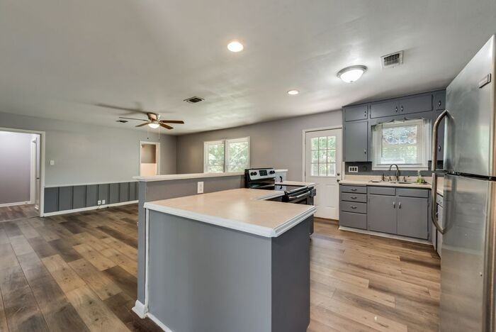 1014 W Belden St - Photo 7 of 18