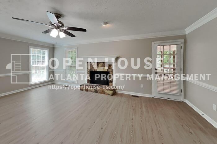 385 Deerwood Dr - Photo 5 of 24